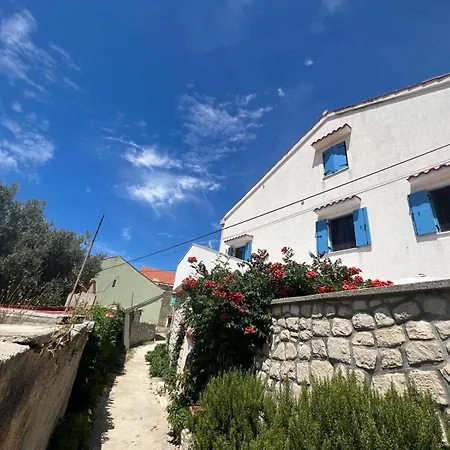 House Mateja Apartamento Unije